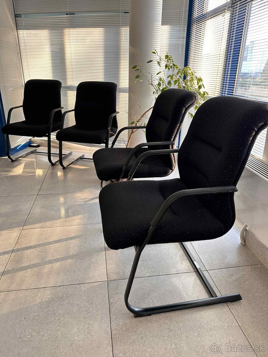 PREDÁME KANCELÁRSKY NÁBYTOK - 13