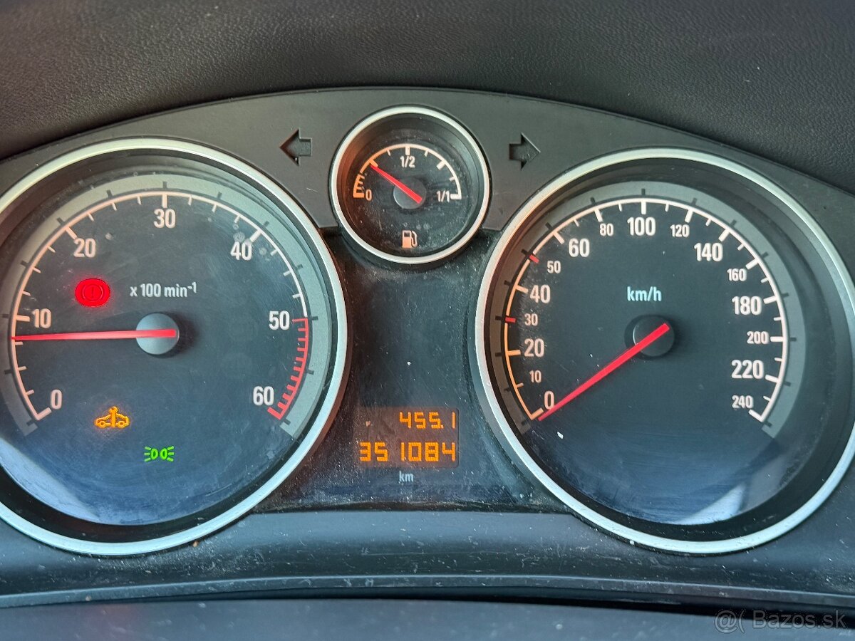 Opel Astra kombi 1.7cdti model 2011 - 13