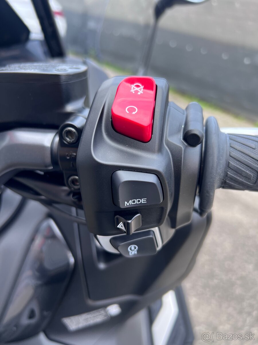 Yamaha TMAX 560 Tech MAX - 13