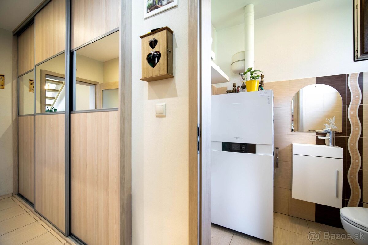 Moderný 6-izbový rodinný dom s veľkou záhradou, altánkom a b - 13