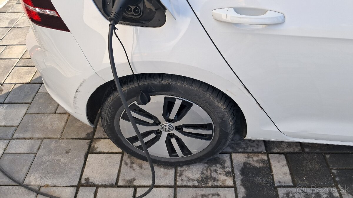 Volkswagen Golf e-Golf 85kW, r. 2016 - 13