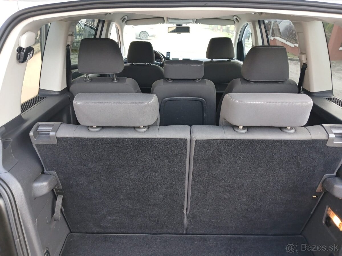 Volkswagen Touran 7-miestný - 13
