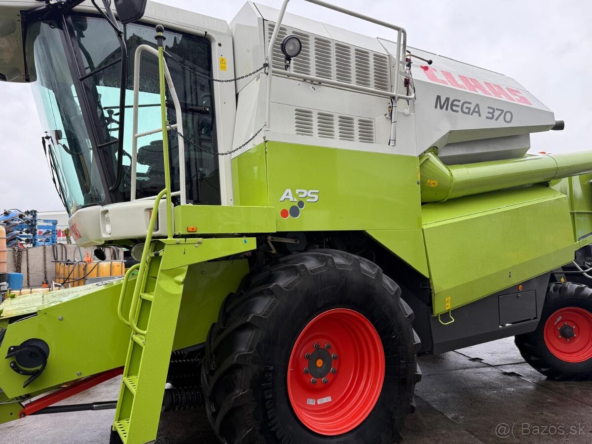 Sklízecí mlátička Claas Mega 370, rok výroby: 2007, žací liš - 13
