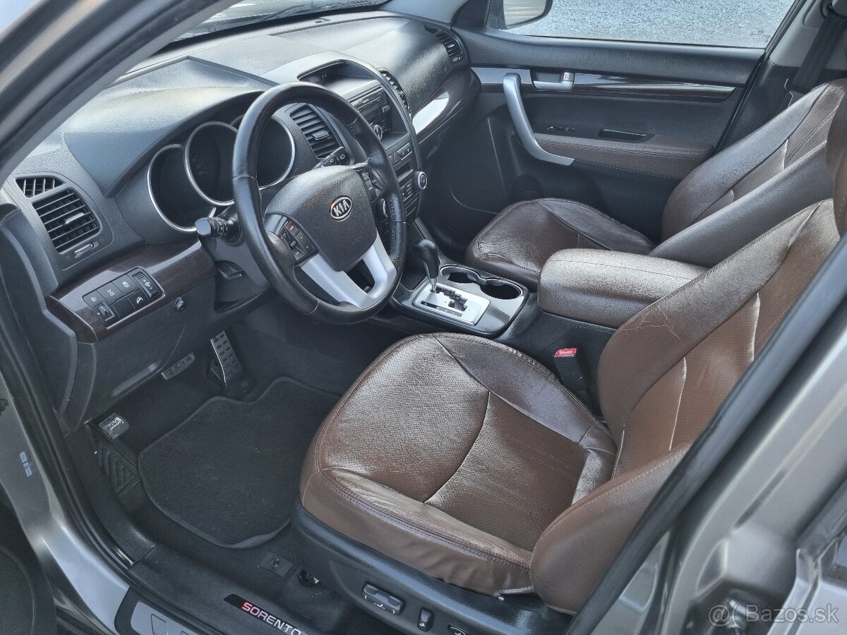 KIA SORENTO 2,2CRDi 4x4 7.MIESTNE - 13