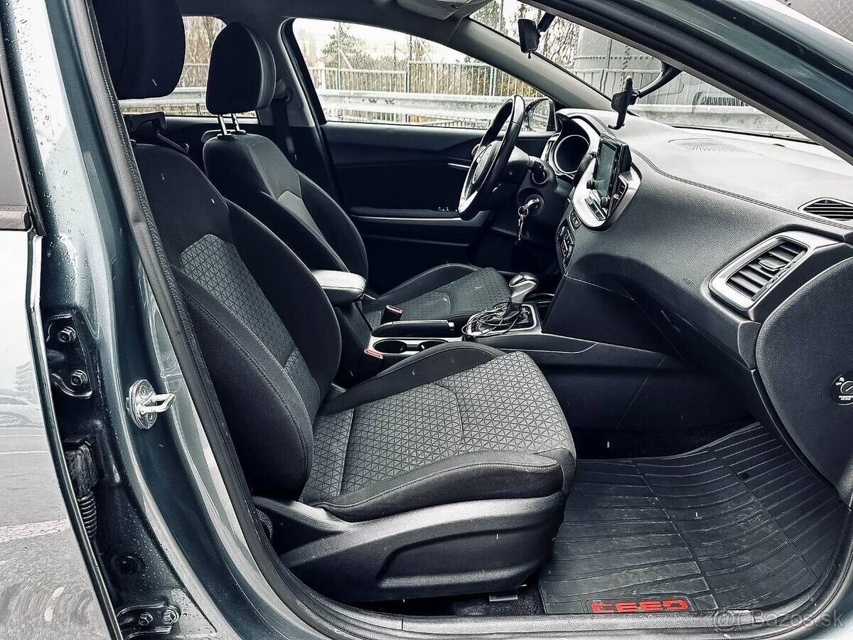 Kia Ceed SW 1.5 T-GDi Silver A/T - 13