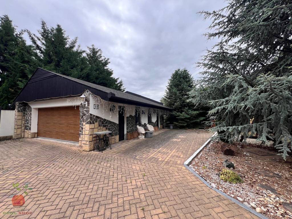 Výnimočná 9-izbová nehnuteľnosť s veľkým pozemkom – ideálna - 13