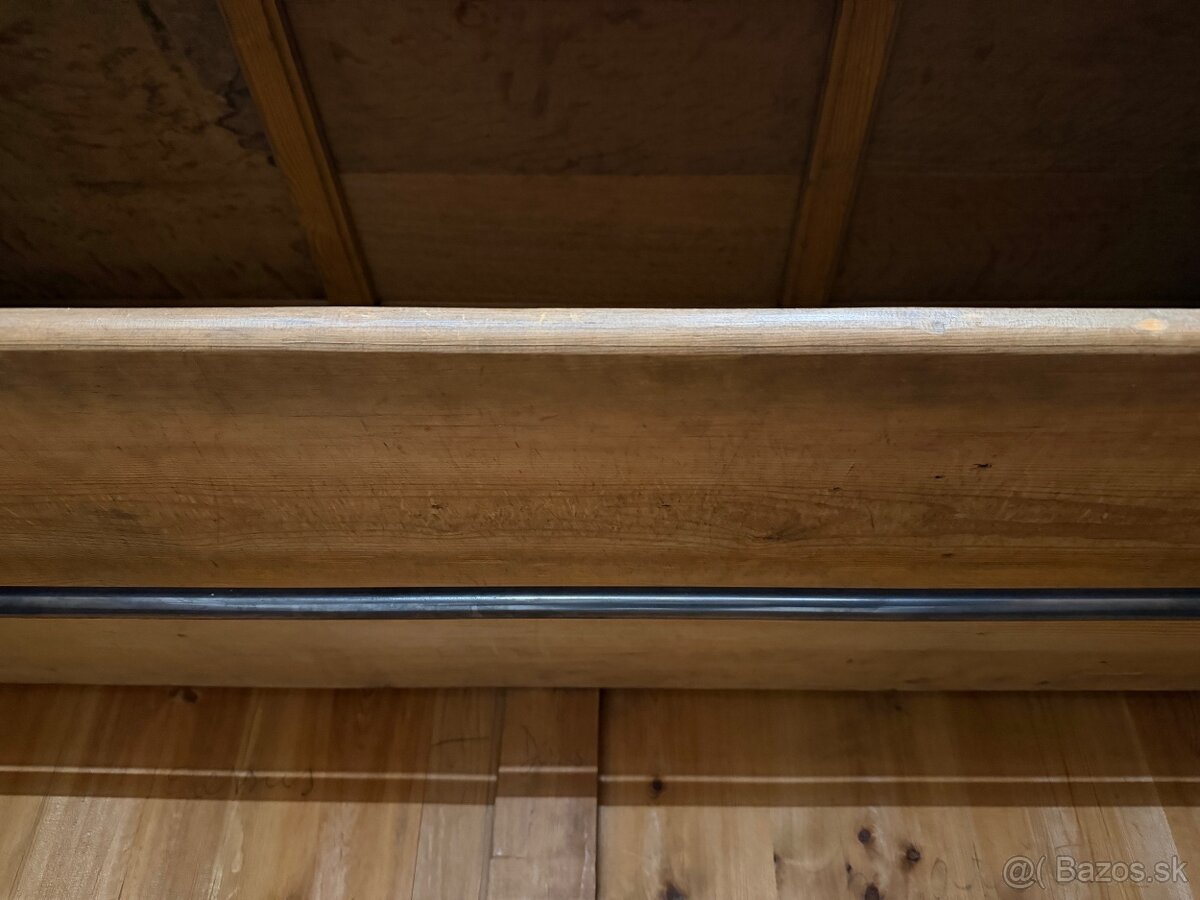 Starožitná šatní skříň - 13