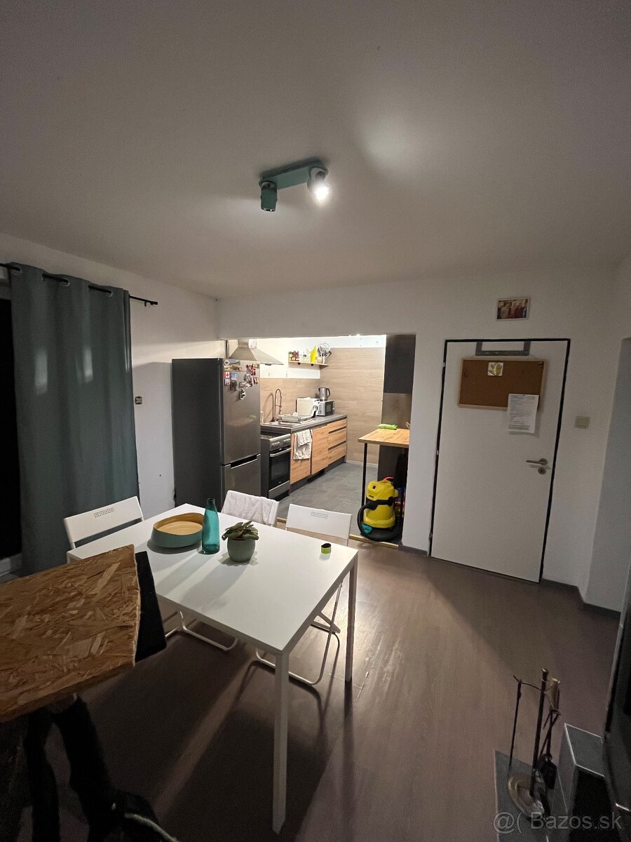 Predám 4-izbový rodinný dom v obci Veľké Zálužie - 13