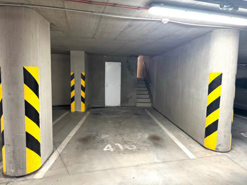 PRENÁJOM:2izb.byt,,kompl.zariadený s parkingom,Tri Veže BA - 13