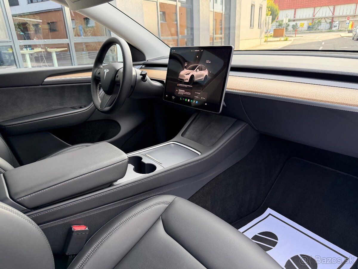 Tesla Model Y Dual Motor Performance - 13