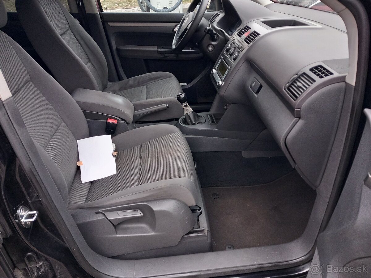 VW Touran 1.9 TDI .6ti-kvalt . Model 2008 - 13