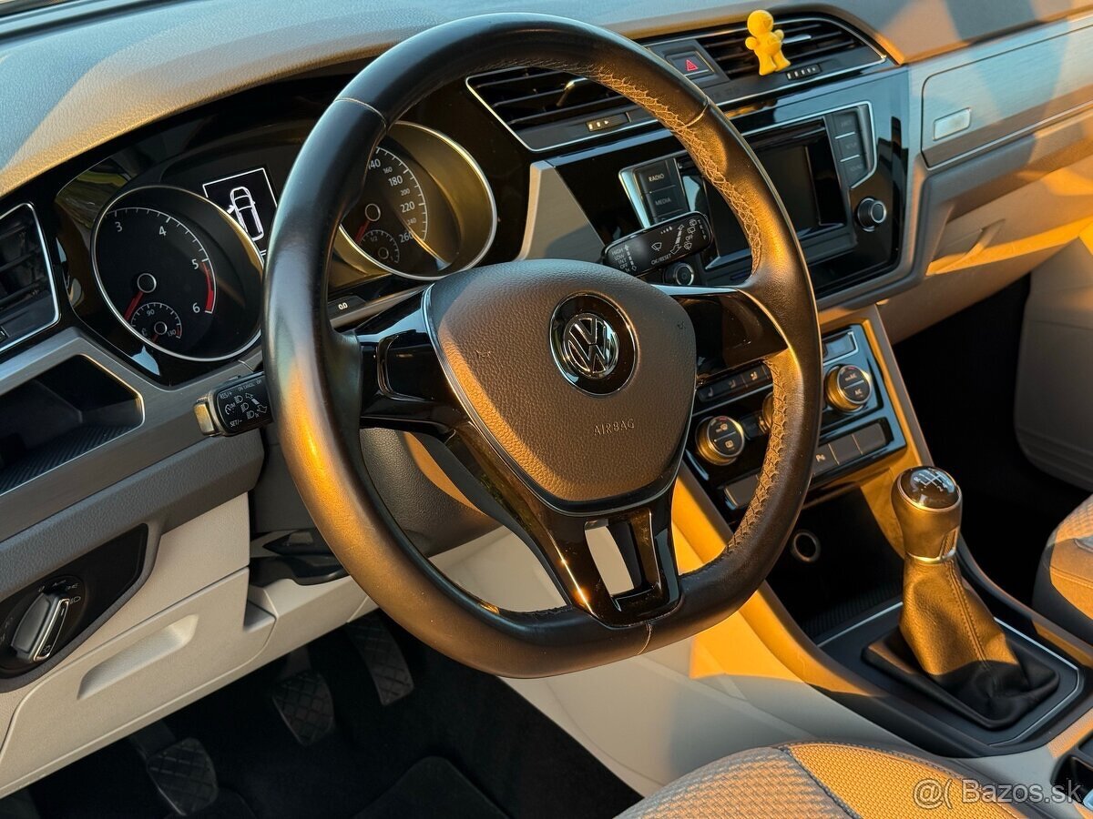 VW Touran 2.0 TDI Highline (2016) - 13