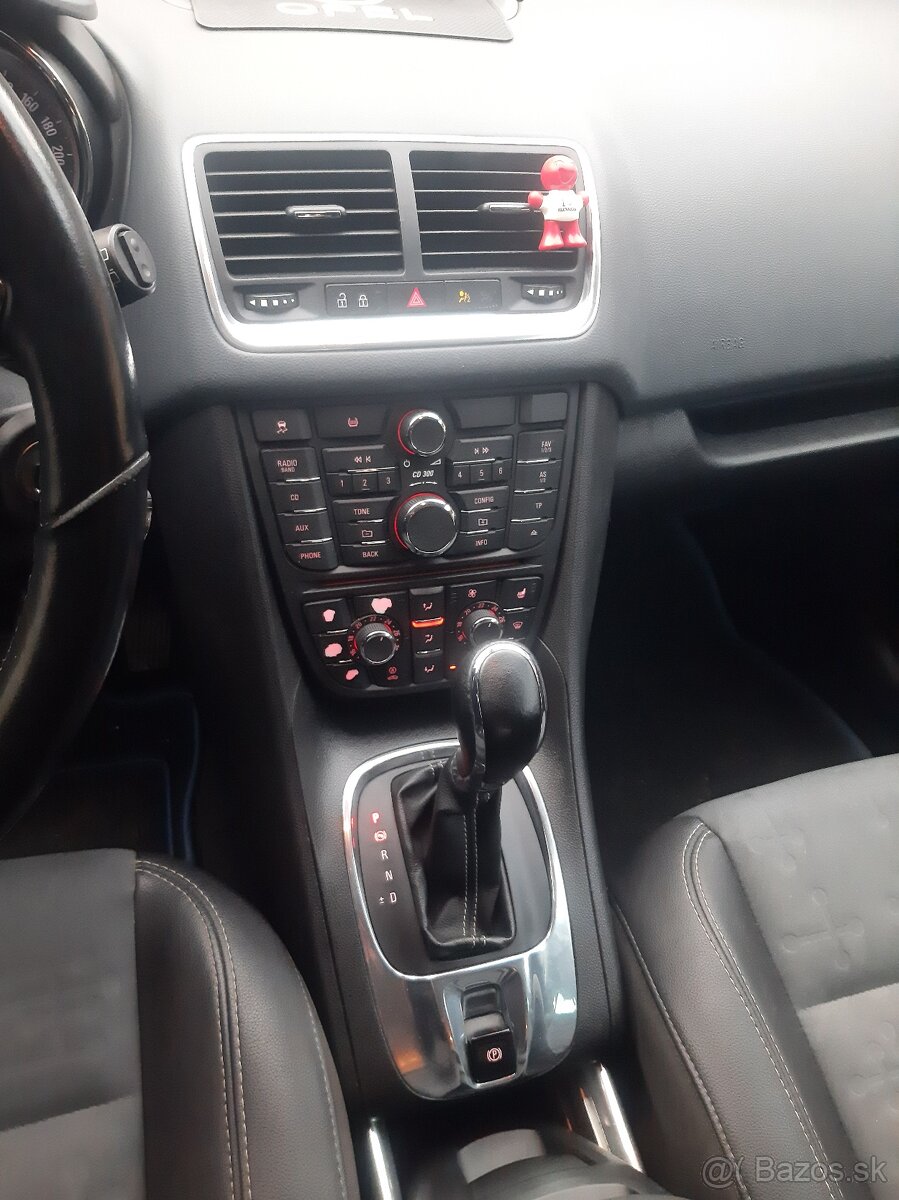 Opel Meriva b 2010 - 13