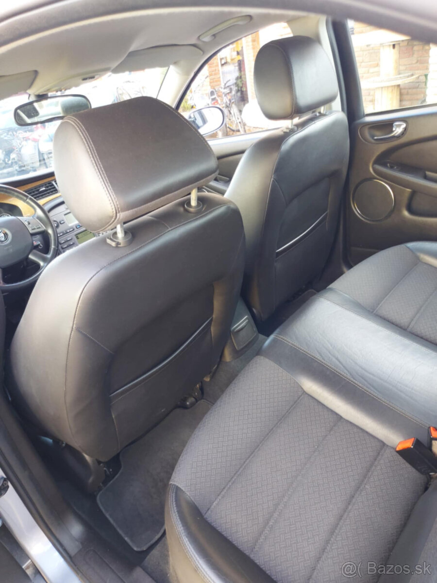 Jaguar X-type 2,5i 143,5kw kód : XB - 13