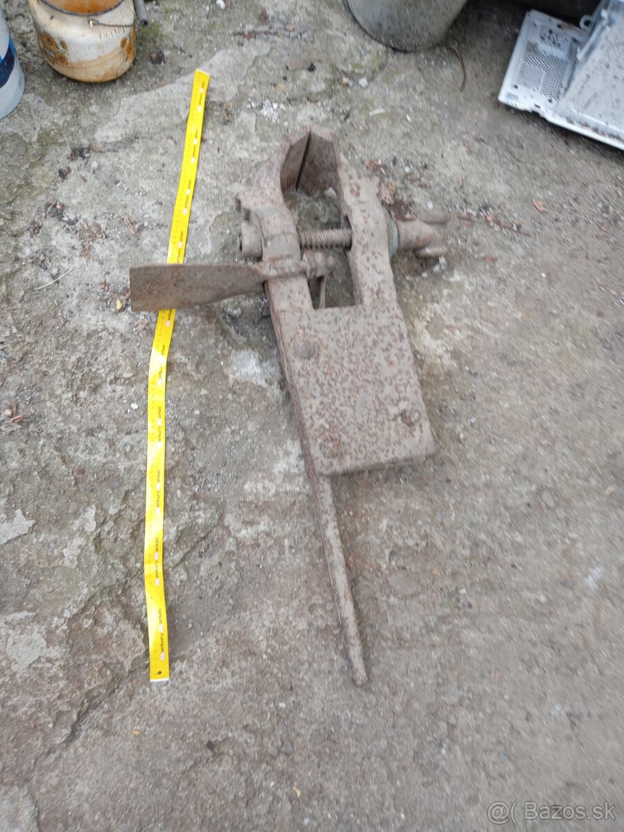 Masívny zverák - 13