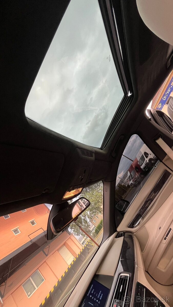 BMW 750Li xDrive F02 - 13