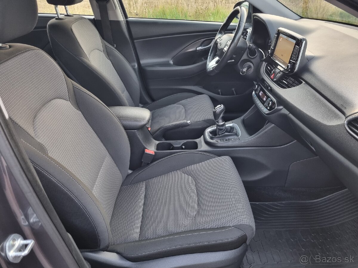 Hyundai i30 Combi 1.4 Benzín 74kw - 13