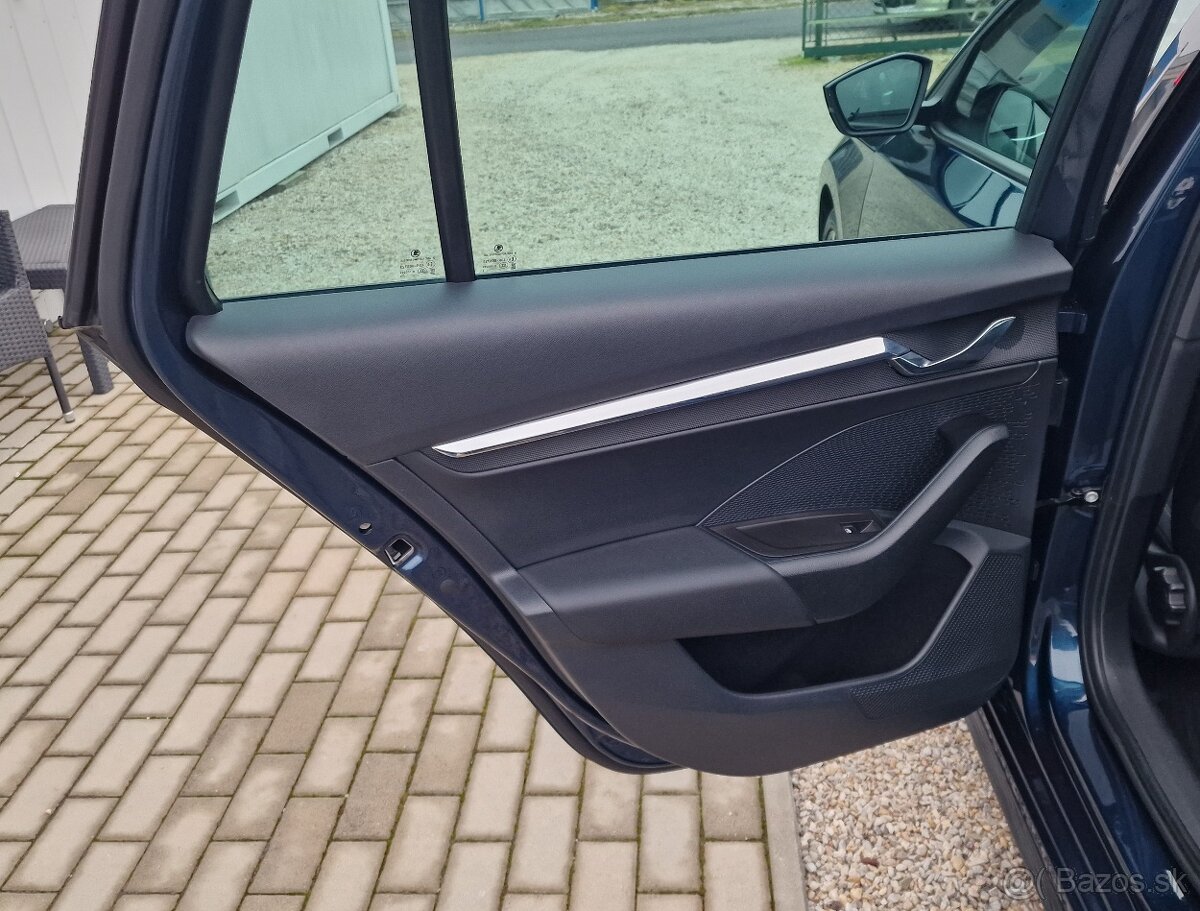 ŠKODA OCTAVIA COMBI 2.0 TDI STYLE DSG - 13