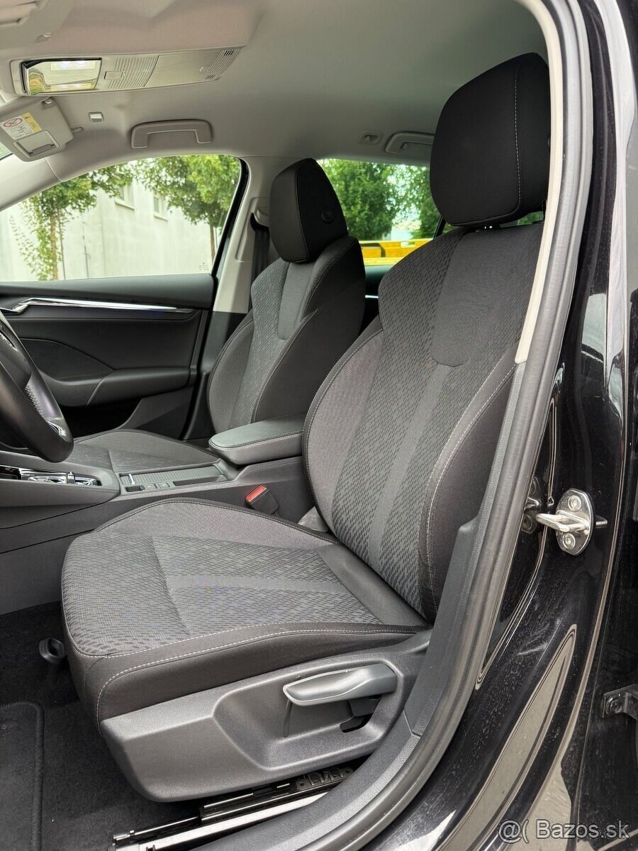 ŠKODA OCTAVIA IV COMBI 2.0 TDI DSG - 13