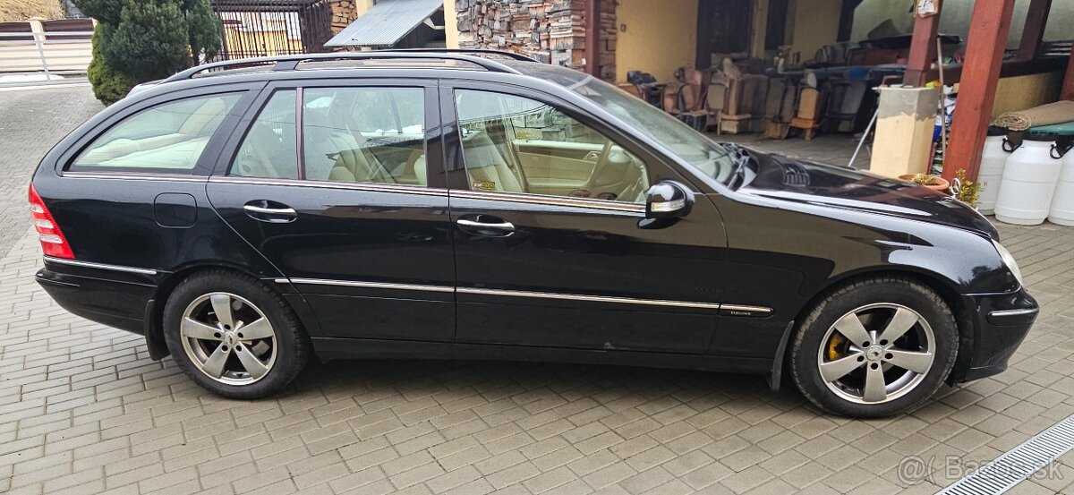 Mercedes Benz C trieda T 220 cdi Elegance - 13