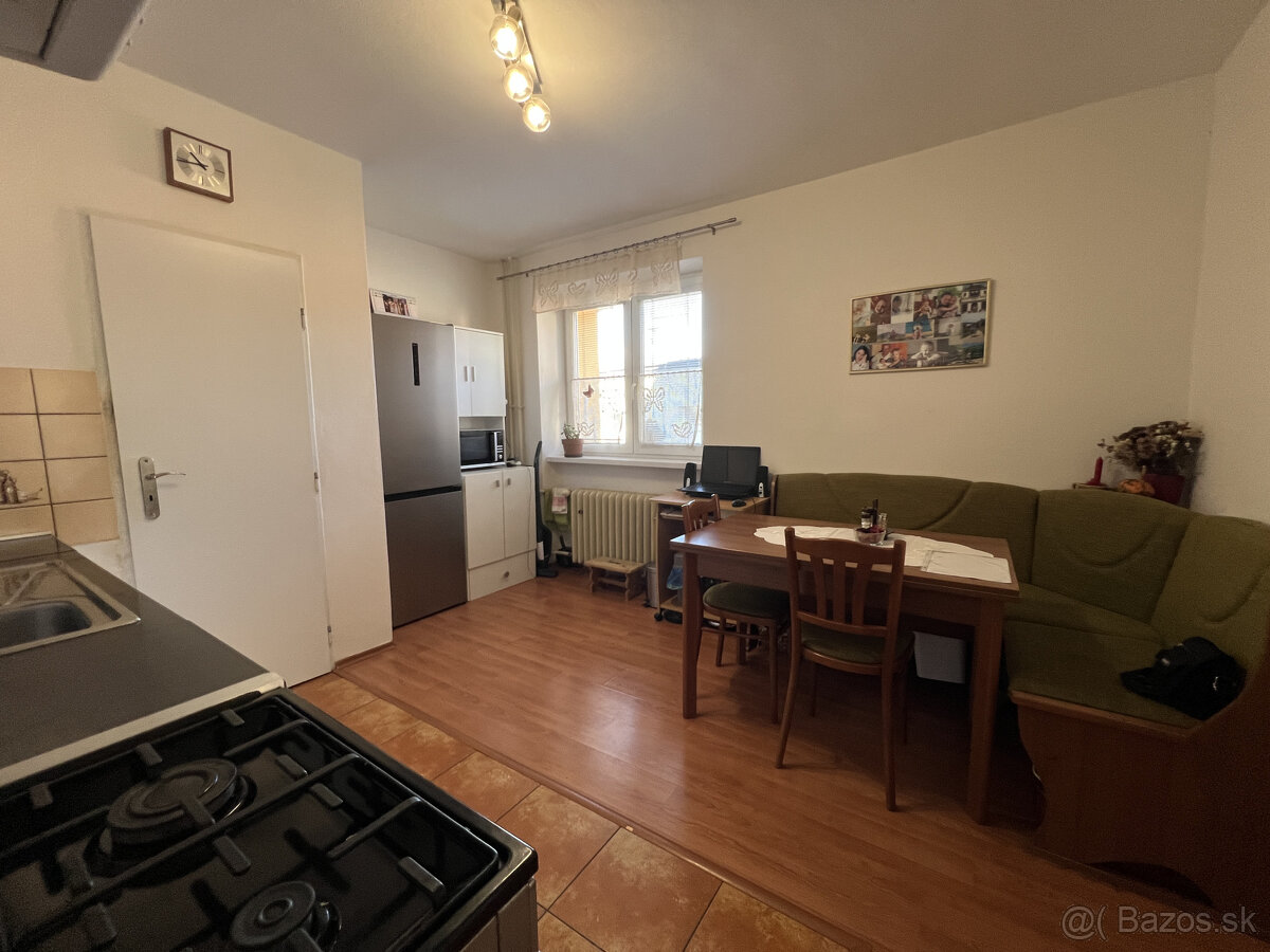 Na predaj 2 izbový útulný,zrekonštruovaný byt s balkónom a k - 13