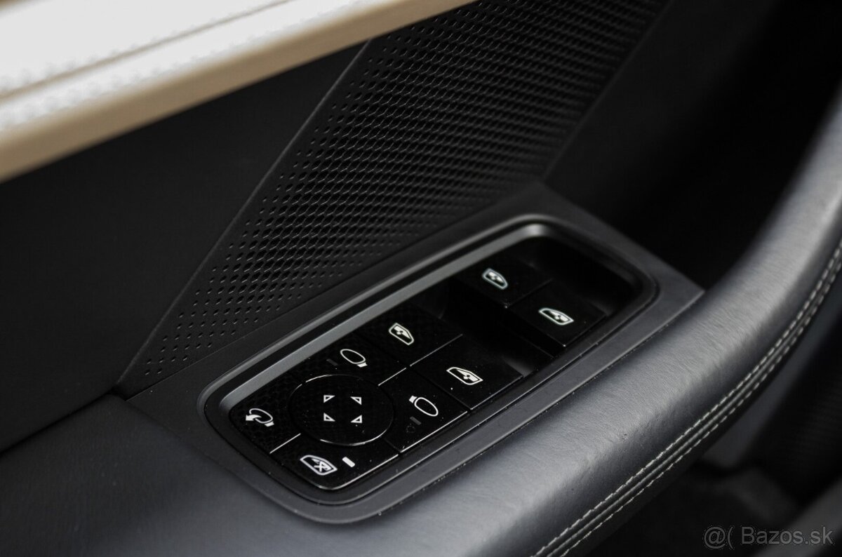 Porsche Taycan TURBO - 13