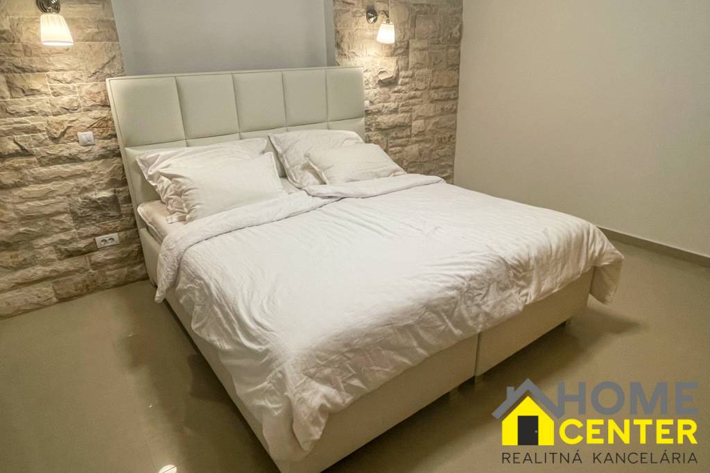 Na predaj ZREKONŠTRUOVANÁ KAMENNÁ VILA /200 m²/ Dalmátsko, K - 13