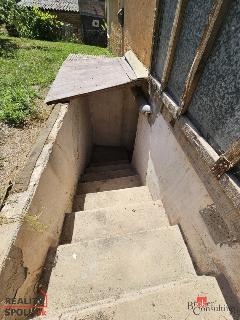 Rodinný dom s veľkou záhradou - 13