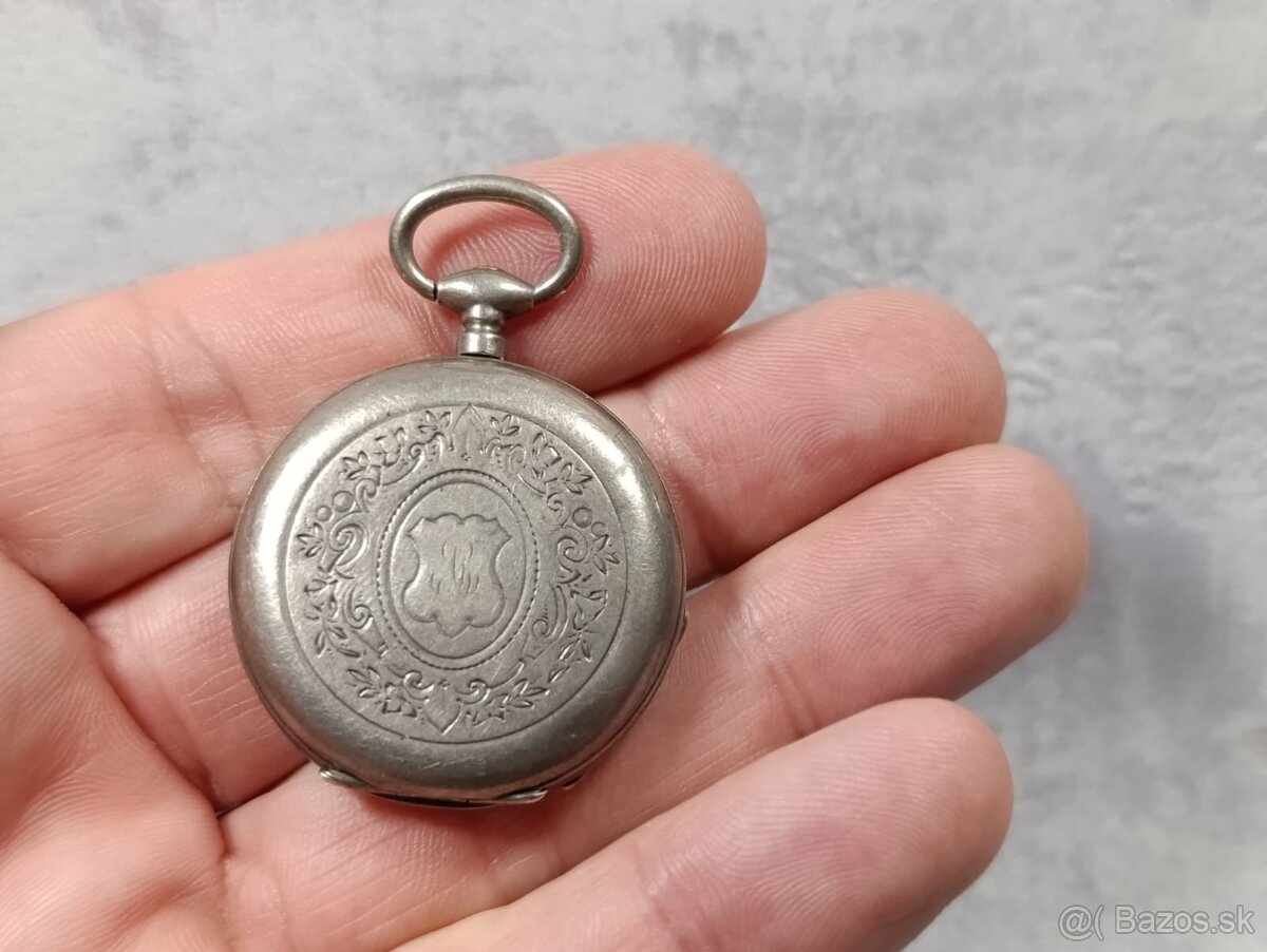 Stříbrné kapesní hodinky - kličovky, gravírované, rok 1885 - 13