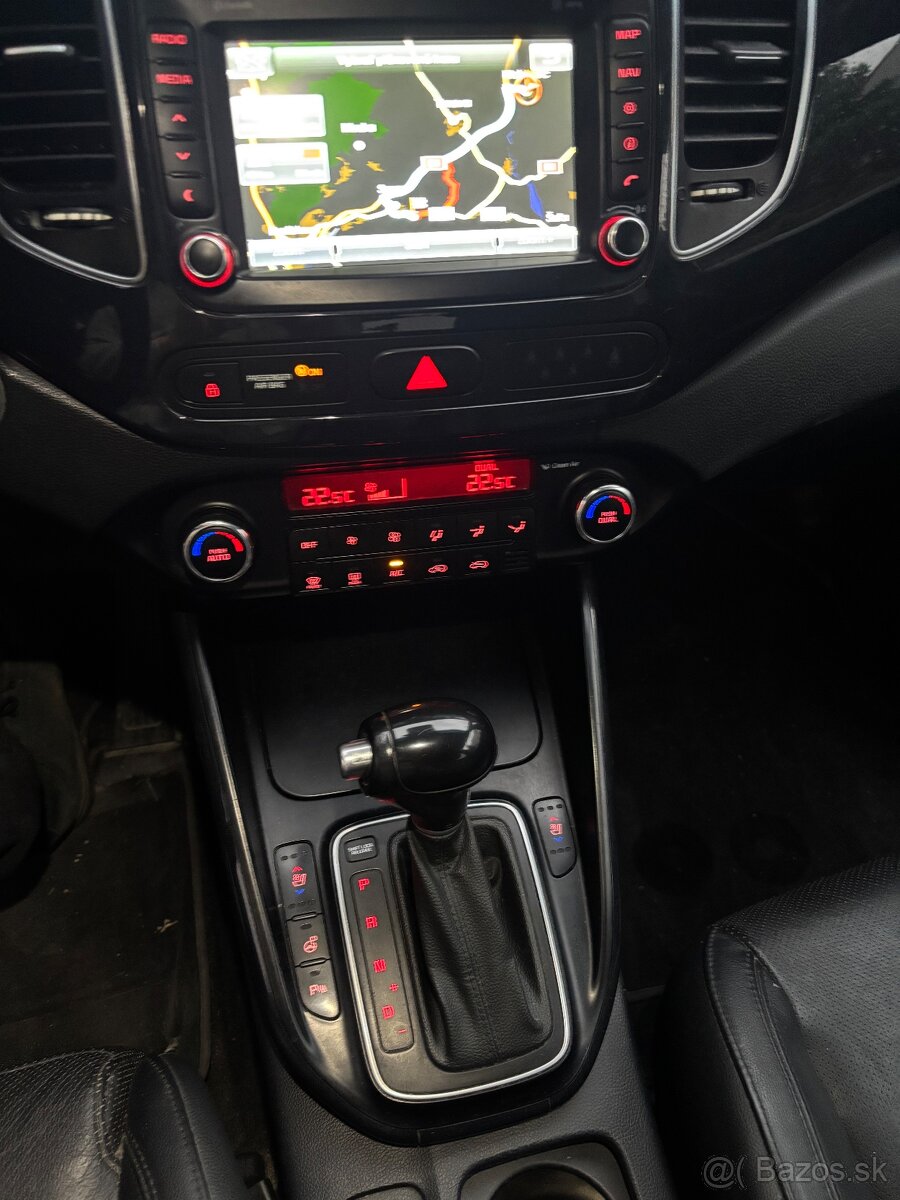 KIA Carens 1,7 CRDI 100kw AT, panoráma Full výbava - 13