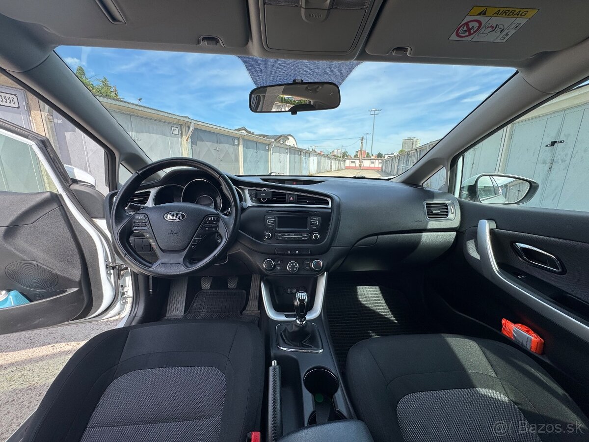Kia Ceed 1.4 benzín| 90 000km | Manuál - 13