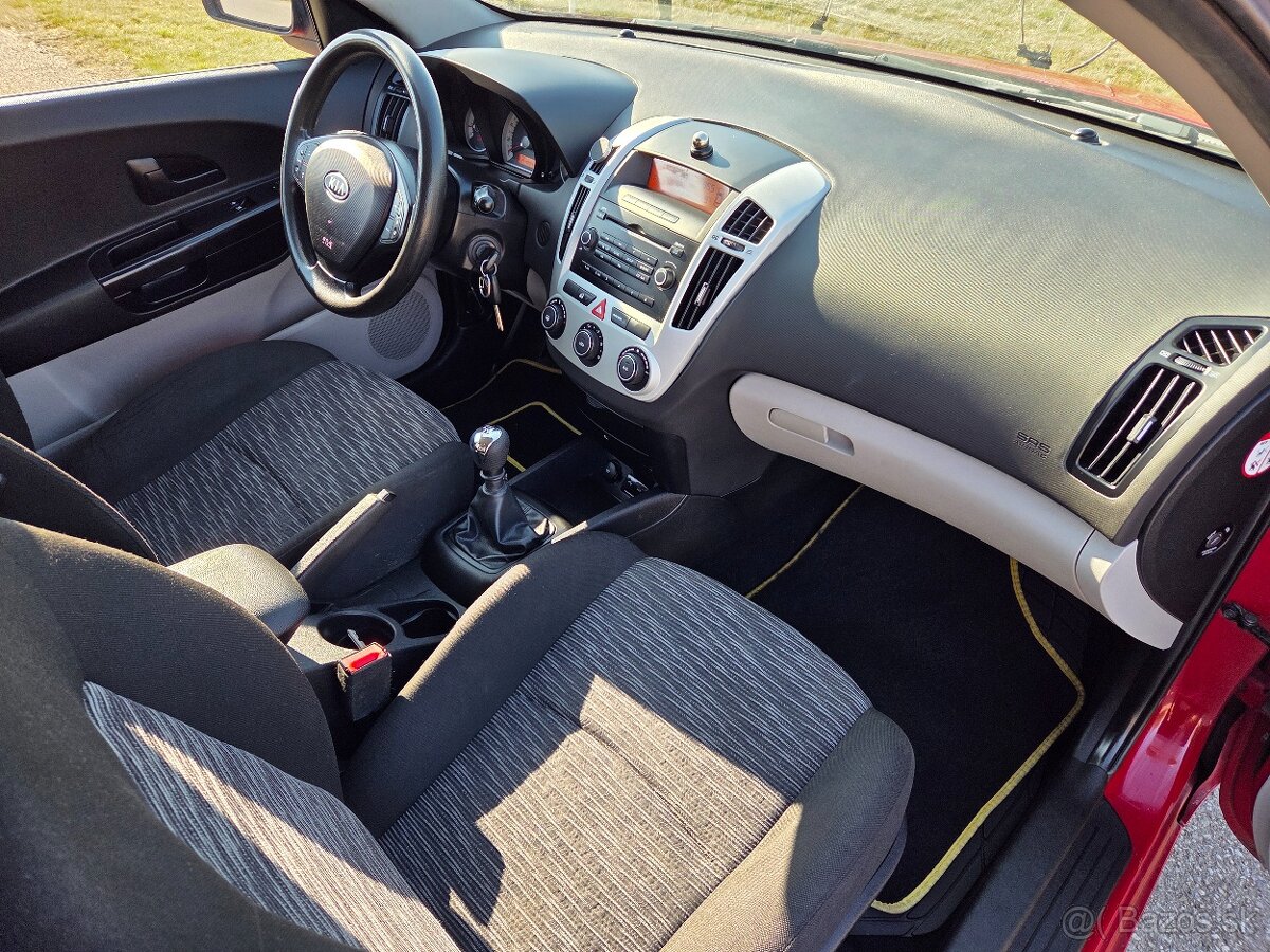 Kia Ceed 1.4 16V 77KW/105 koní R.V.11/2008 - 13