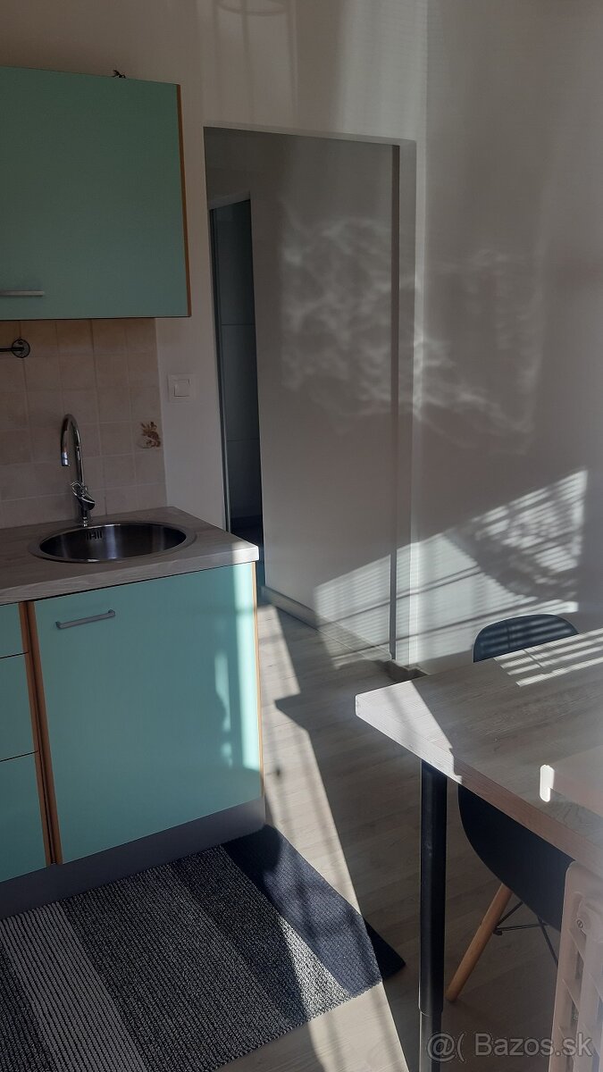 SENEC - CENTRUM: NA PREDAJ ZARIADENÝ 1-izbový byt s loggiou. - 13