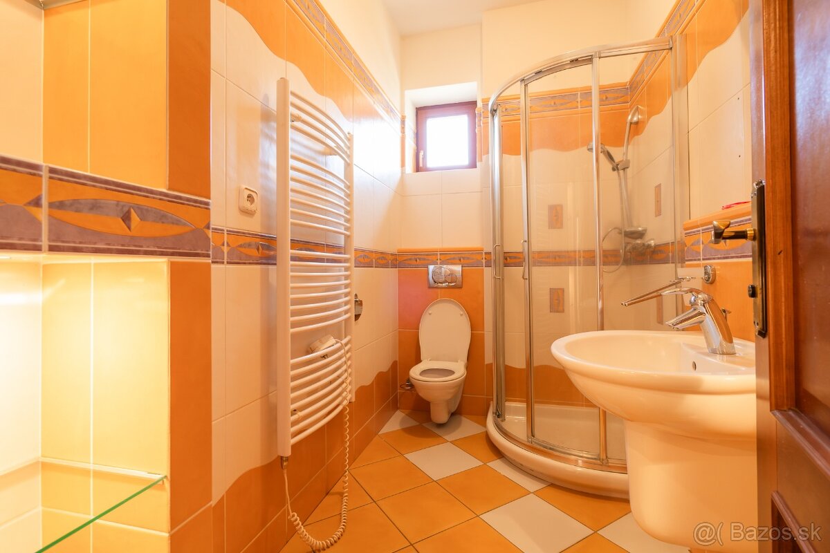 Veľký rodinný dom vhodný aj ako rekreačná nehnuteľnosť - 13