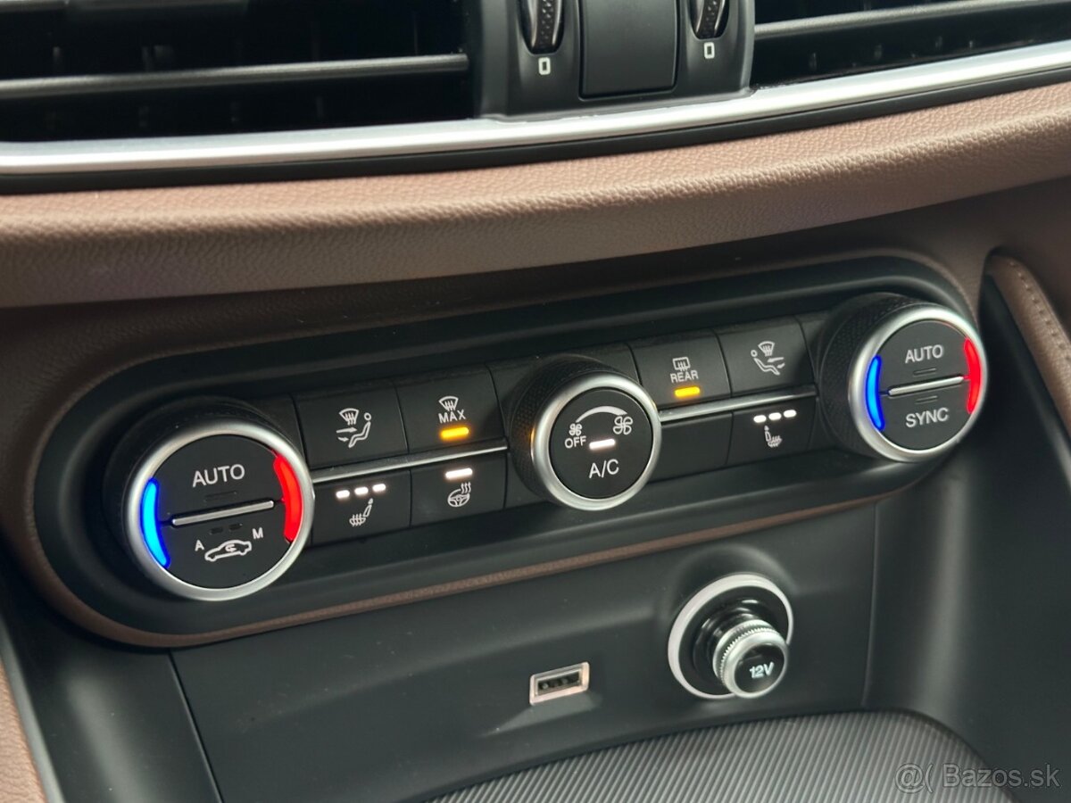 Alfa Romeo Stelvio Veloce 2.0 280 koní - 13