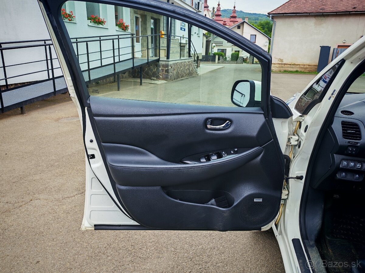 Nissan Leaf 30 kwh 80kw 10.2017 Tekna - 13