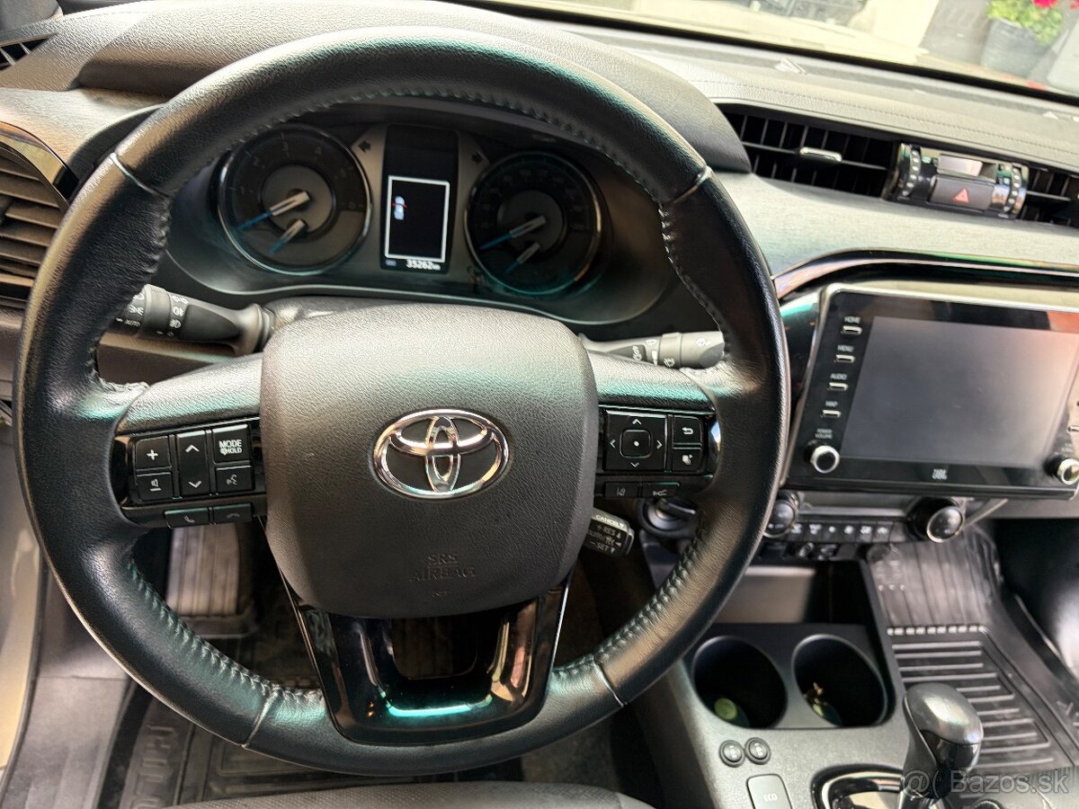 Toyota Hilux 2,8 invincible - 13