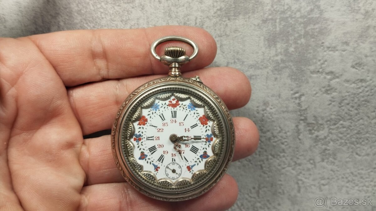 Pánské stříbrné zdobené kapesní tzv. štýrské hodinky. AG - 13