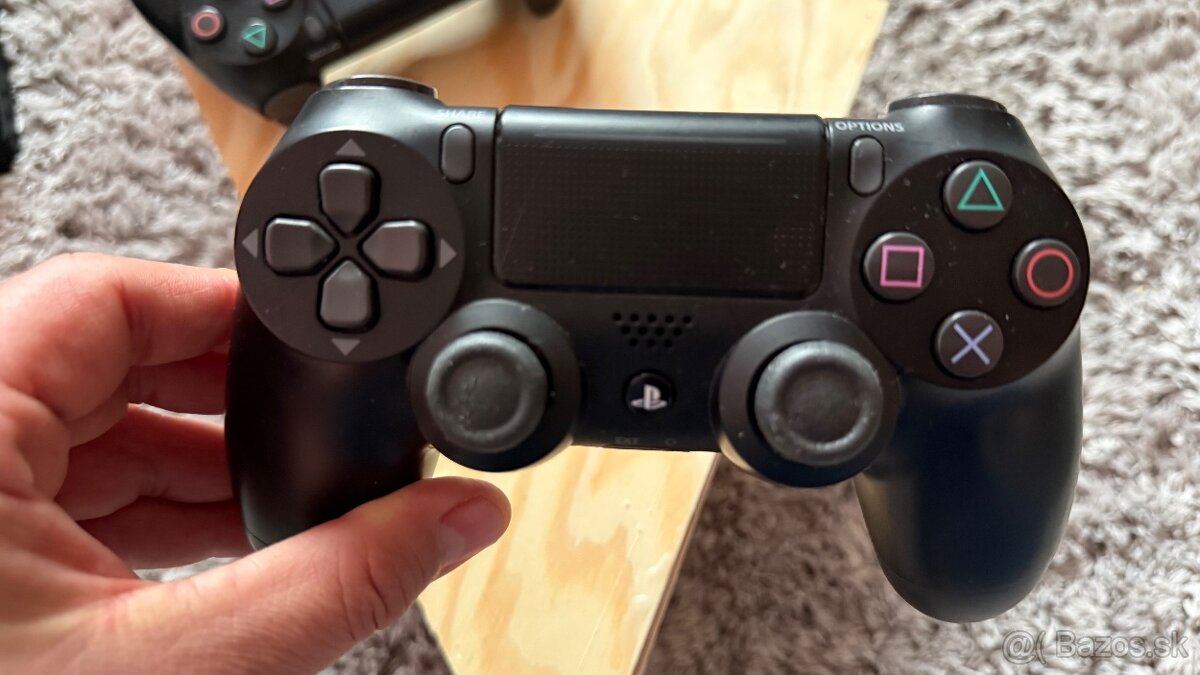 Sony PlayStation 4 Pro (1 TB, 2 ovladace vyborny stav) - 13