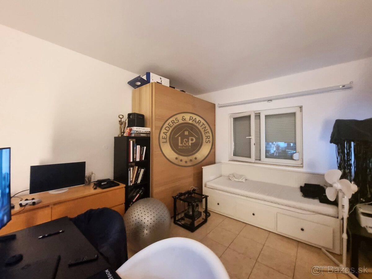 PREDAJ rodinný dom v centre Rajky - 13