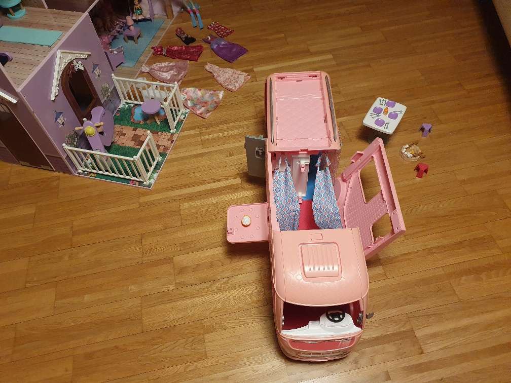 Drevený domček Barbie s obytným autom Barbie - 13