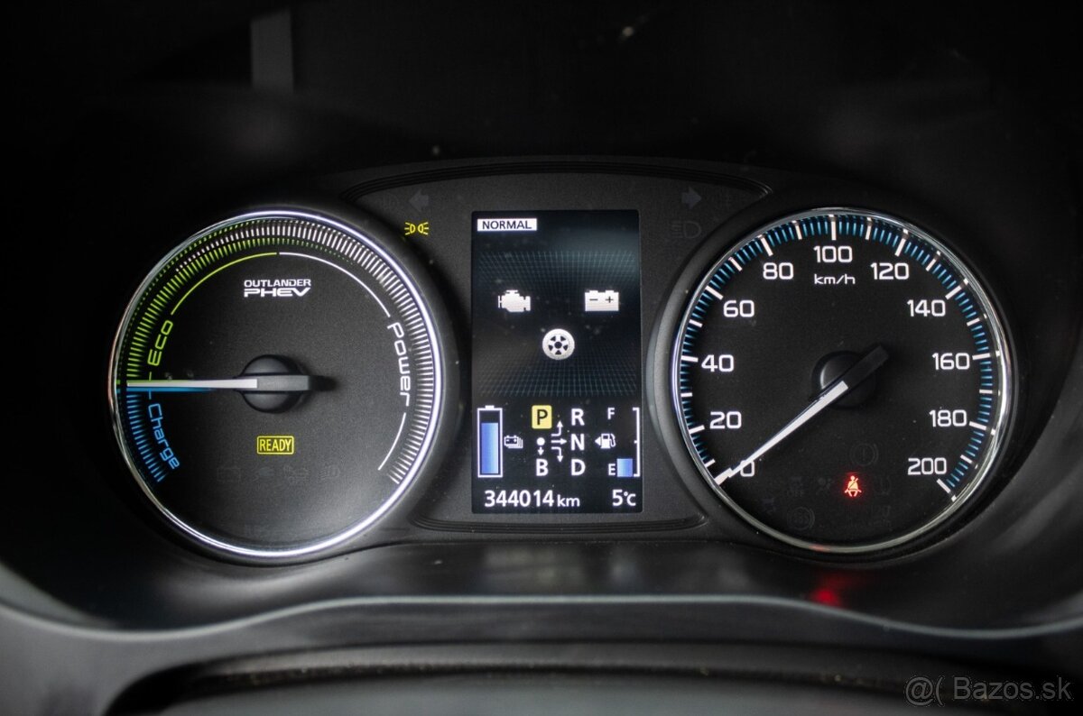 Mitsubishi Outlander 2.0 PHEV 4WD (2013) - 13