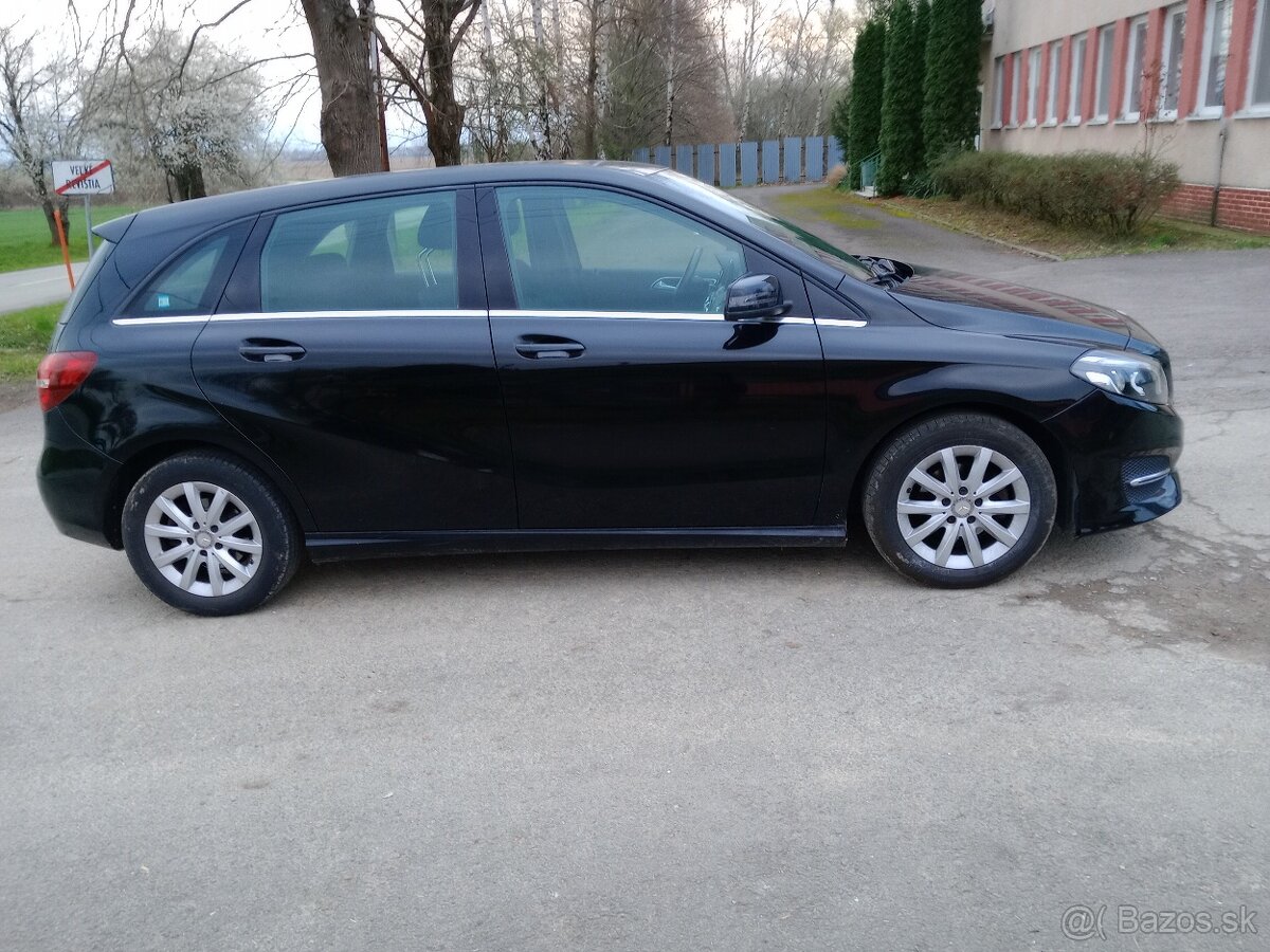 Mercedes Benz B 180 - 13