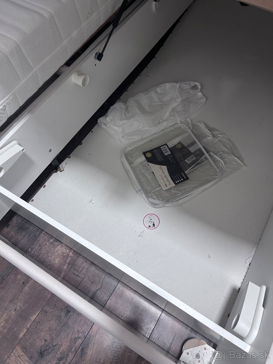 Čalúnená posteľ 180x200 s matracmi - 13