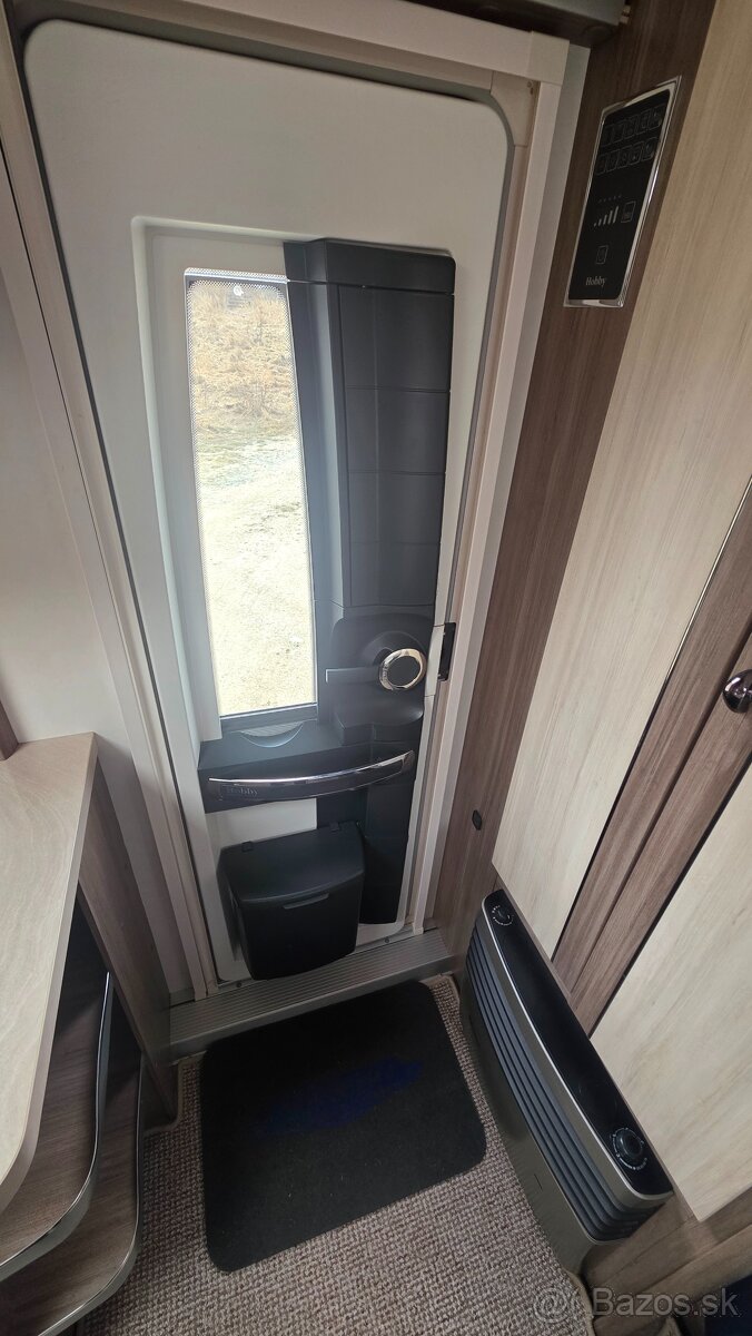Obytny prives Hobby 440 SF - De luxe - 2017, predstan - 13