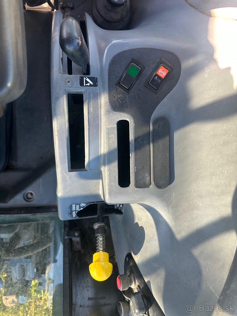 New Holland TS90 - 13