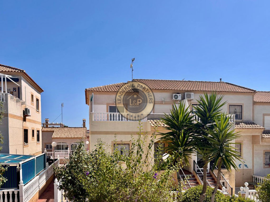 Apartmán 3+1 s bazénom Torrevieja-Los Altos, Španielsko - 13