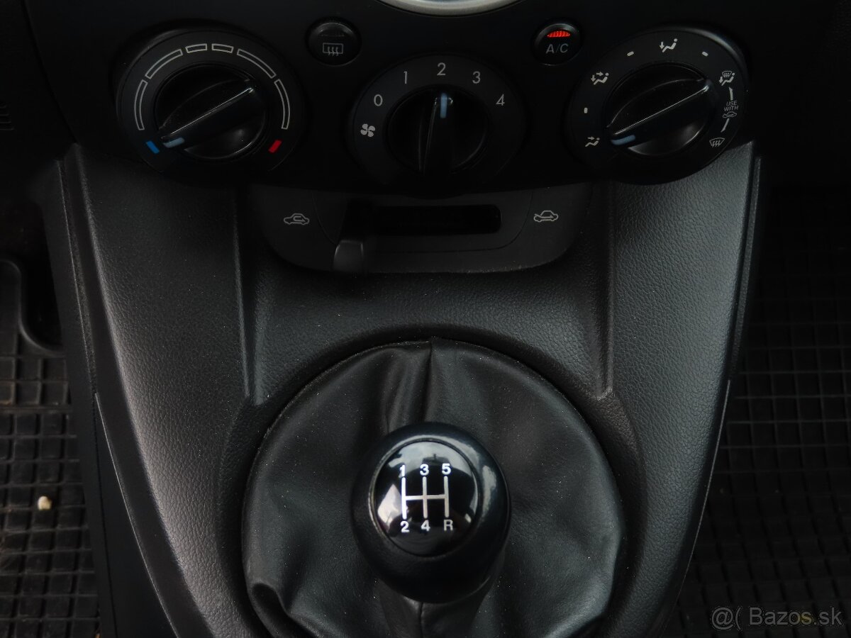 Mazda 2 - 13