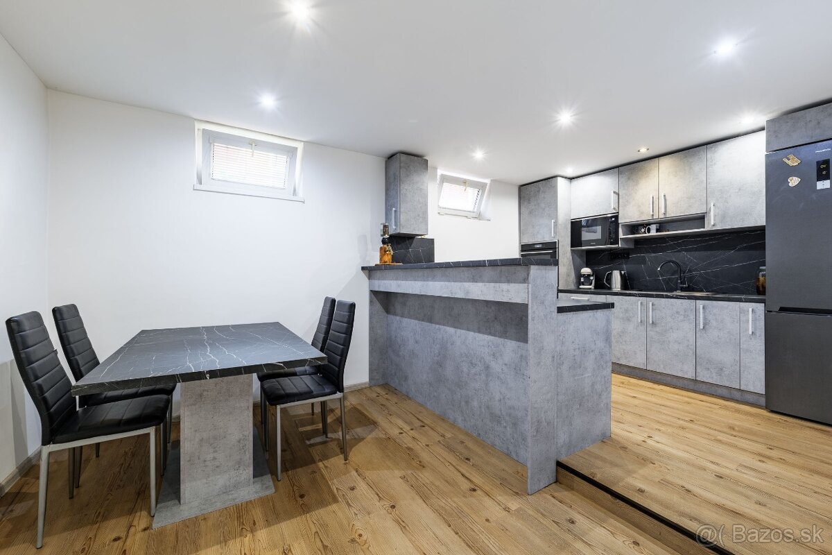 DVOJGENERAČNÝ DOM V ČANI - 13