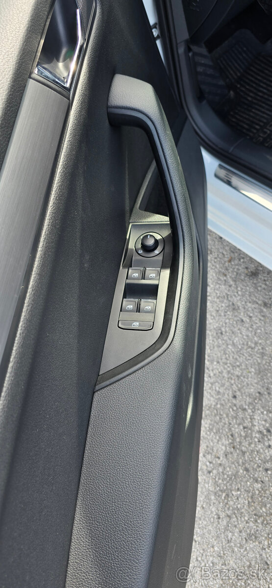 Škoda Superb kombi 2,0TDI 140kW Style DSG 3/2017-125.000km - 13